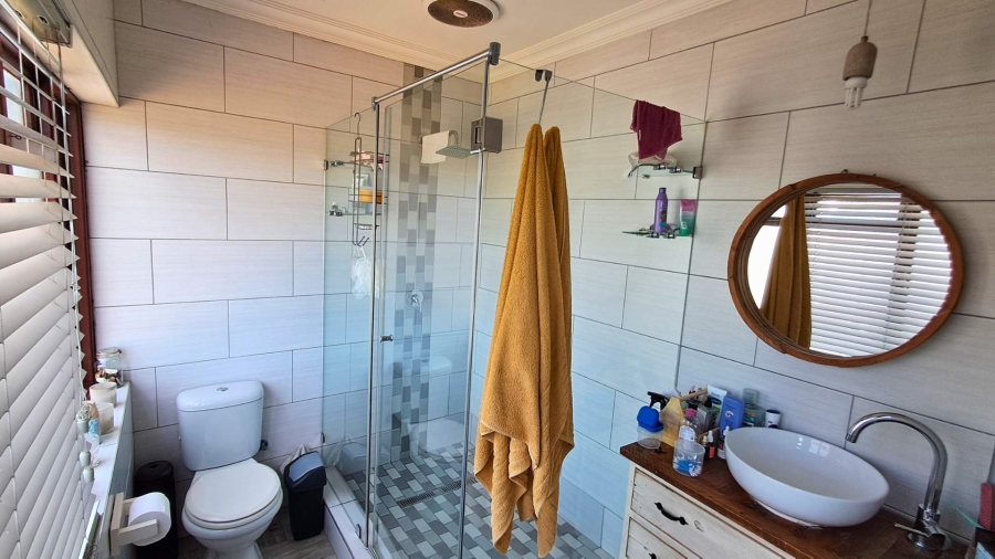 5 Bedroom Property for Sale in Bergsig Western Cape